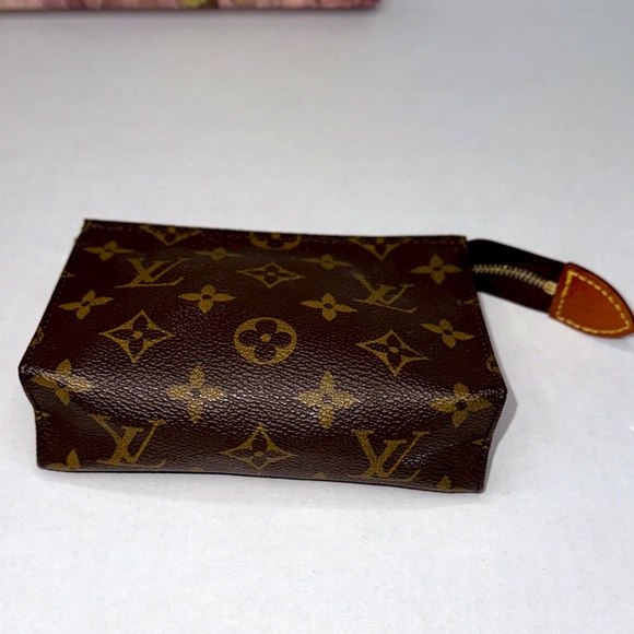 Louis Vuitton Monogram Cosmetics Pouch - Picture 6 of 10